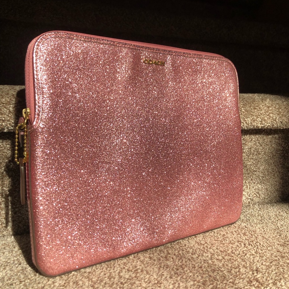 Authentic Pink Couch iPad/tablet Holder